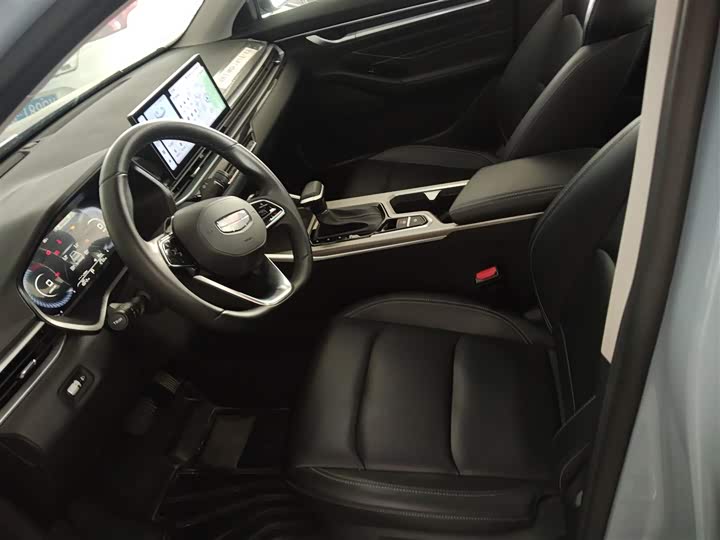 Geely Emgrand 2025 2025款 第4代 1.5L CVT尊贵型