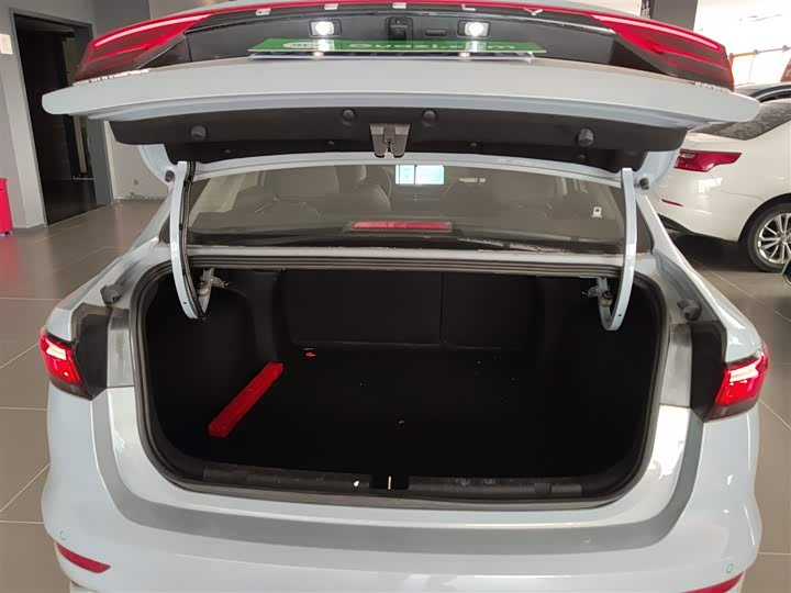 Geely Emgrand 2025 2025款 第4代 1.5L CVT尊贵型