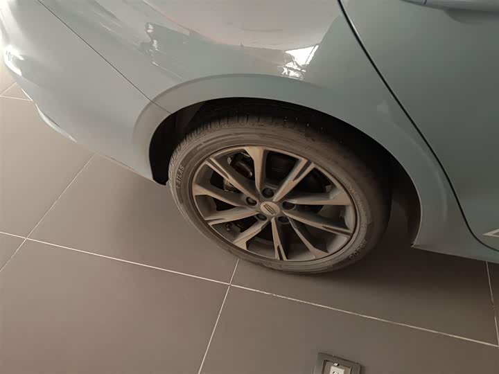 Geely Emgrand 2025 2025款 第4代 1.5L CVT尊贵型