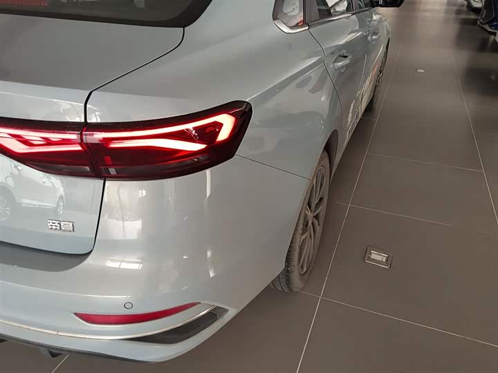 Geely Emgrand 2025 2025款 第4代 1.5L CVT尊贵型