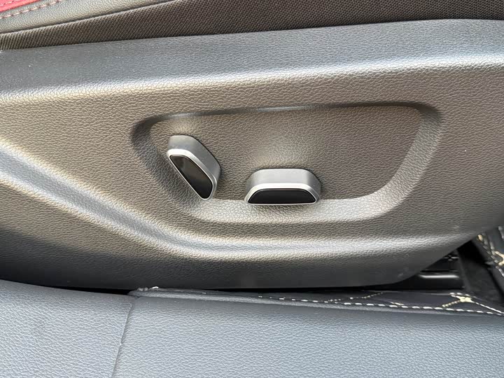 Hongqi H5 2025 2025款 1.5T DCT玄影版