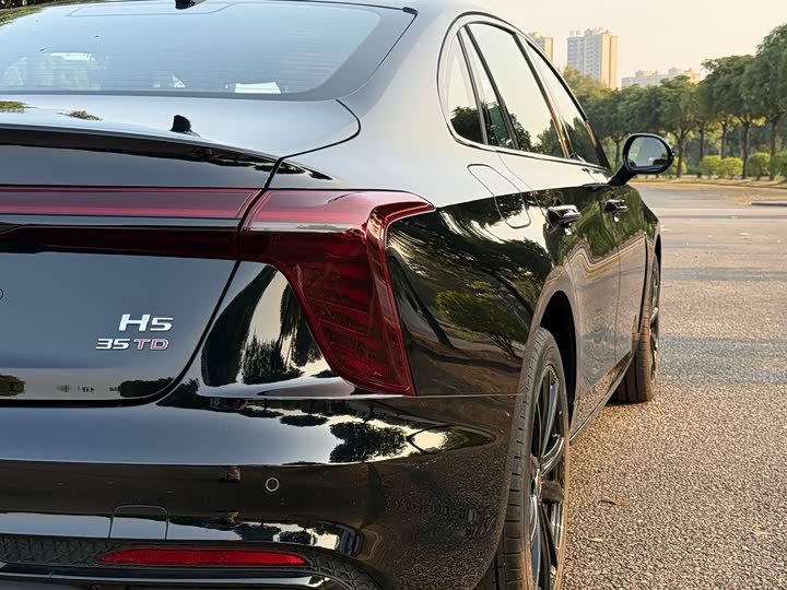 Hongqi H5 2025 2025款 1.5T DCT玄影版