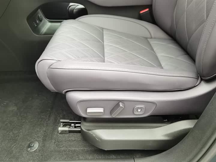 Leapmotor C16 2026 2026款 增程 280激光雷达智尊版 5座