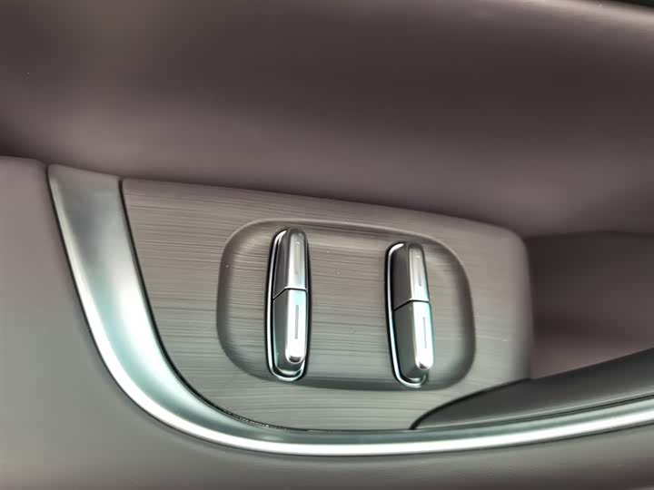 Leapmotor C16 2026 2026款 增程 280激光雷达智尊版 5座