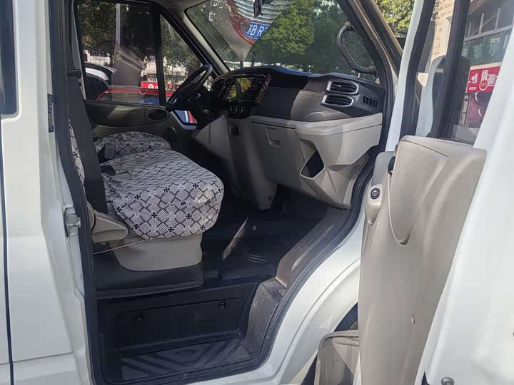 Ford Transit New 2021 2021款 2.2T手动普通型客车Pro长轴15座中顶国VI