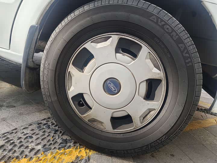 Ford Transit New 2021 2021款 2.2T手动普通型客车Pro长轴15座中顶国VI