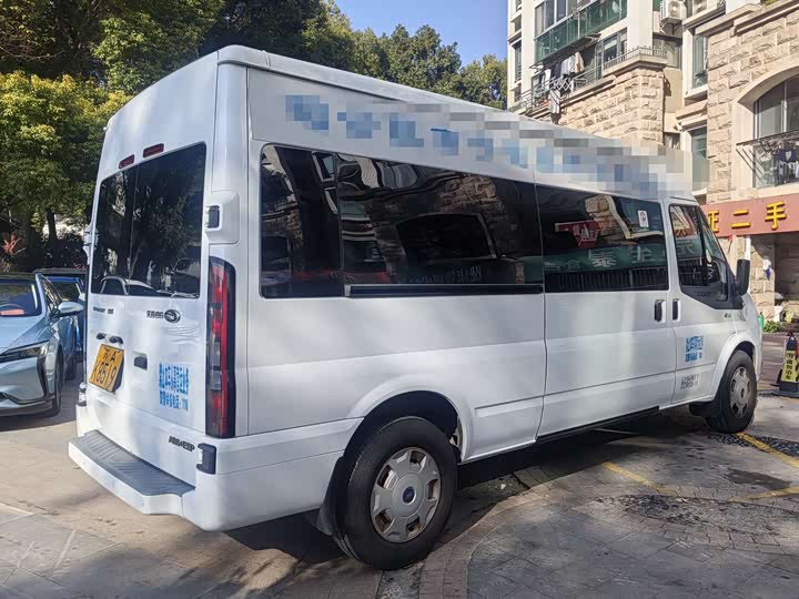 Ford Transit New 2021 2021款 2.2T手动普通型客车Pro长轴15座中顶国VI