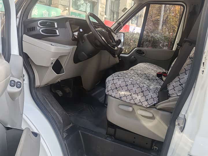 Ford Transit New 2021 2021款 2.2T手动普通型客车Pro长轴15座中顶国VI