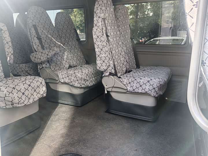 Ford Transit New 2021 2021款 2.2T手动普通型客车Pro长轴15座中顶国VI