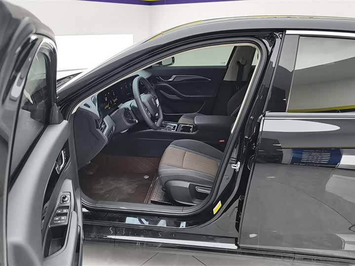 Bestune B70 2025 2025款 龙耀版 1.5T 质享型