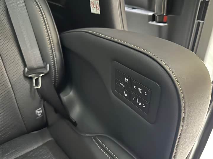 Toyota Vellfire 2025 2025款 皇冠 双擎 2.5L 墨金行政版