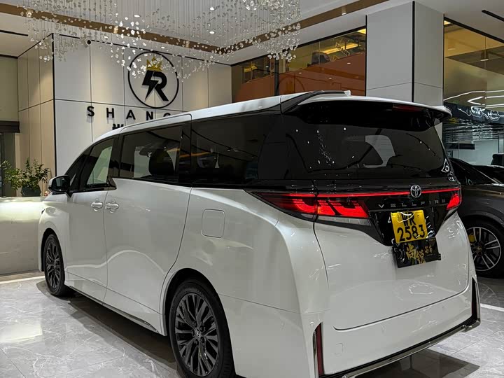 Toyota Vellfire 2025 2025款 皇冠 双擎 2.5L 墨金行政版