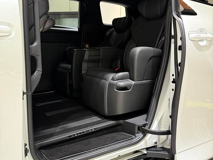 2025 Toyota Vellfire