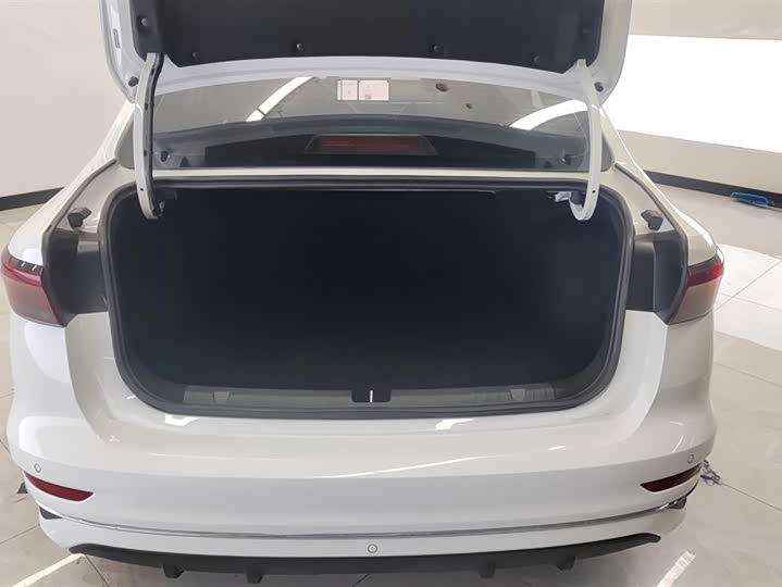 Geely Emgrand 2025 2025款 第4代 1.5L CVT龙腾版