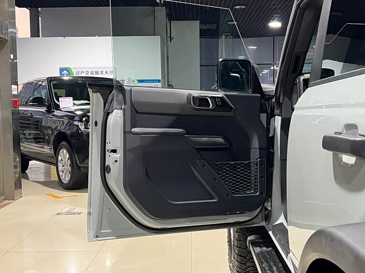 Ford Bronco 2024 2024款 2.3T 墨钻大脚越野版