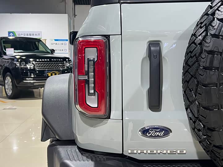 Ford Bronco 2024 2024款 2.3T 墨钻大脚越野版