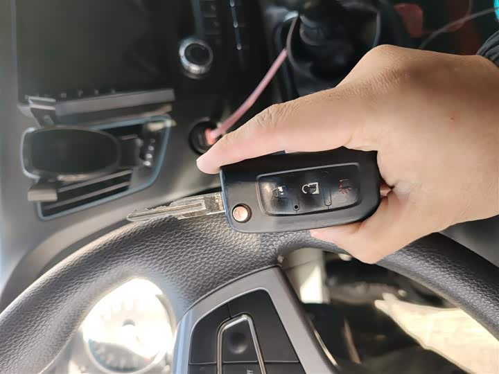 Foton Tuyano 2022 2022款 2.0T手动都市版多功能短轴中顶后单胎5/6/9座4F20TC3