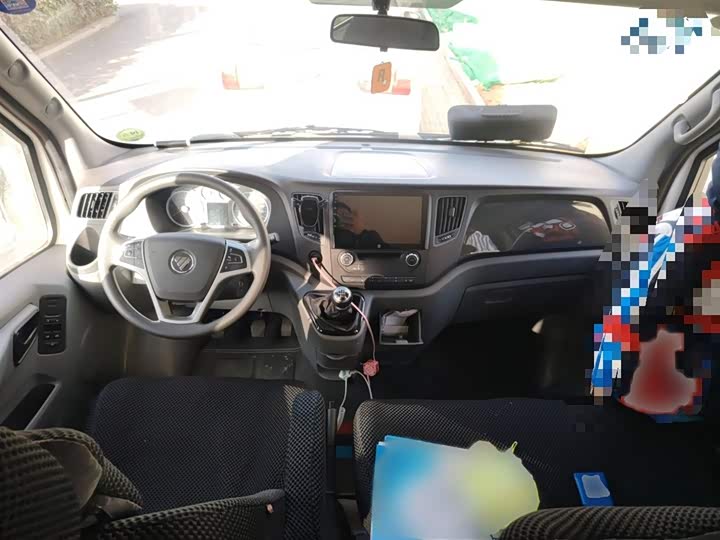 Foton Tuyano 2022 2022款 2.0T手动都市版多功能短轴中顶后单胎5/6/9座4F20TC3