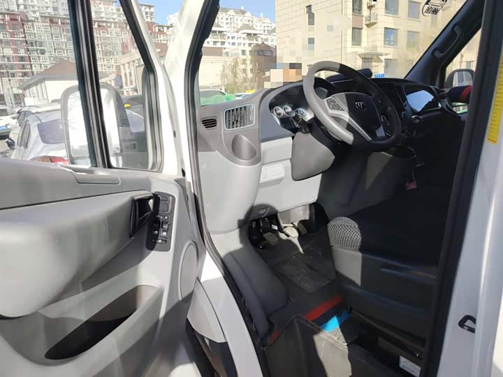 Foton Tuyano 2022 2022款 2.0T手动都市版多功能短轴中顶后单胎5/6/9座4F20TC3