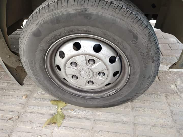 Foton Tuyano 2022 2022款 2.0T手动都市版多功能短轴中顶后单胎5/6/9座4F20TC3