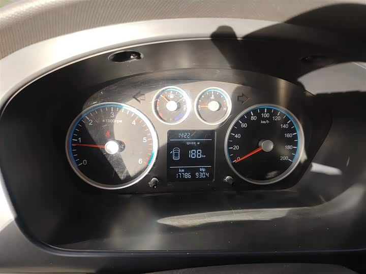 Foton Tuyano 2022 2022款 2.0T手动都市版多功能短轴中顶后单胎5/6/9座4F20TC3