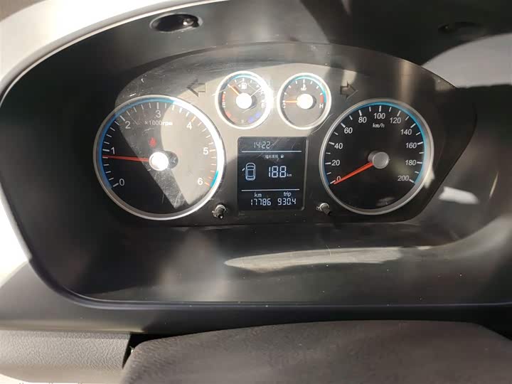 Foton Tuyano 2022 2022款 2.0T手动都市版多功能短轴中顶后单胎5/6/9座4F20TC3