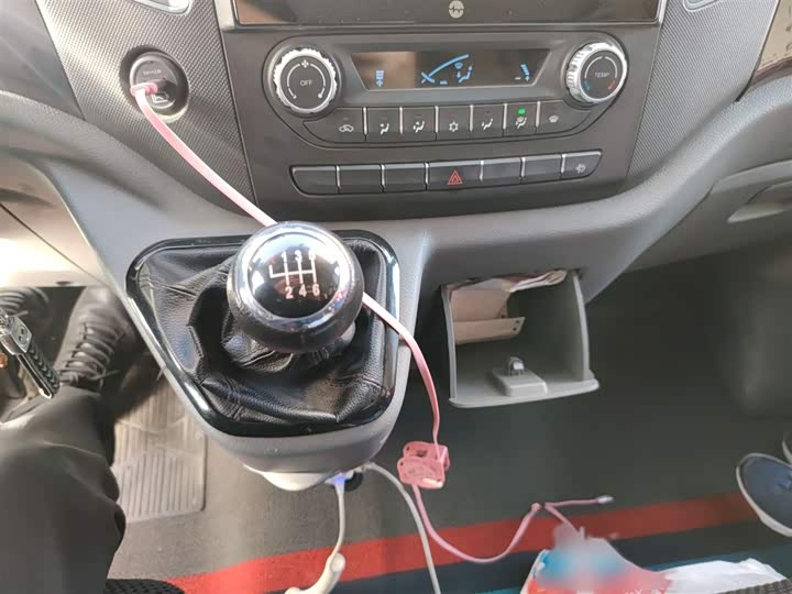 Foton Tuyano 2022 2022款 2.0T手动都市版多功能短轴中顶后单胎5/6/9座4F20TC3