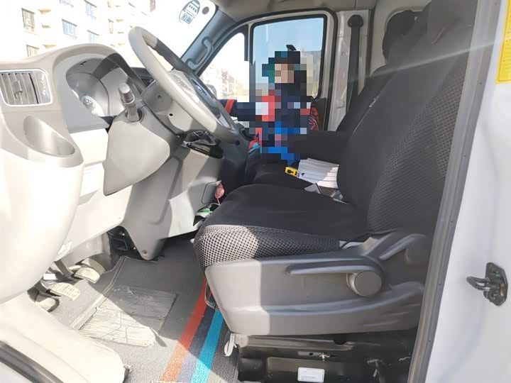 Foton Tuyano 2022 2022款 2.0T手动都市版多功能短轴中顶后单胎5/6/9座4F20TC3