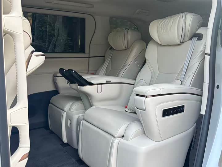 Lexus LM 2023 2023款 500h 六座尊崇版