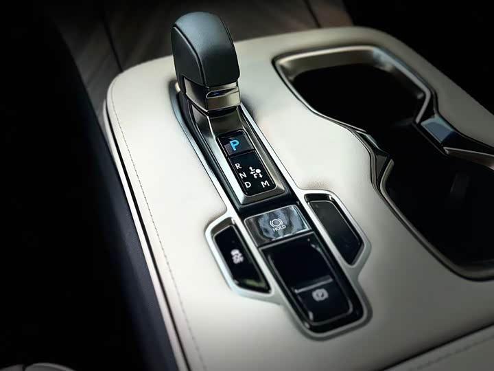 Lexus LM 2023 2023款 500h 六座尊崇版