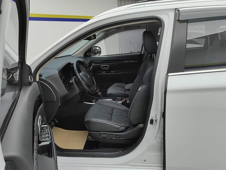 Mitsubishi Outlander 2021 2021款 2.0L 两驱畅享版 5座