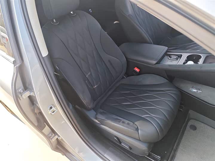 Roewe D7 2023 2023款 EV 510km 后驱旗舰版