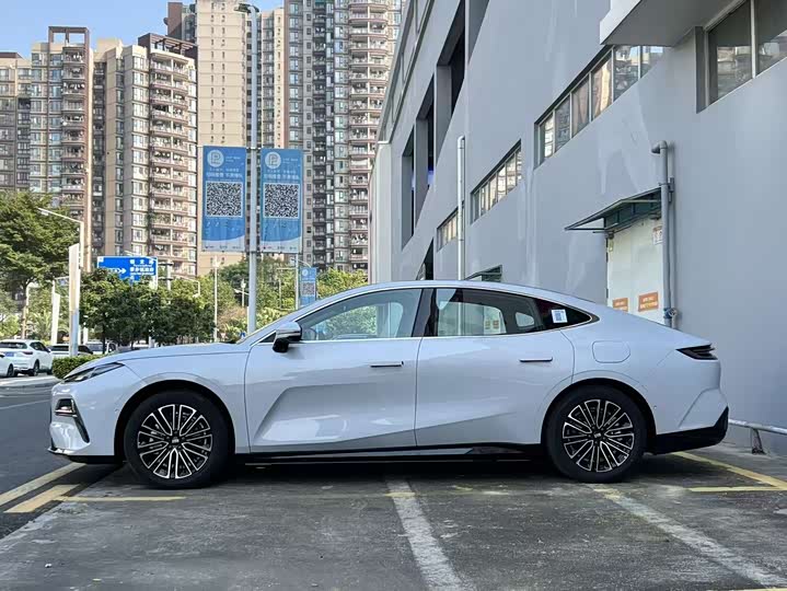 Geely Galaxy Starshine 8 EM-i 2025 2025款 130km EM-i 尊享版