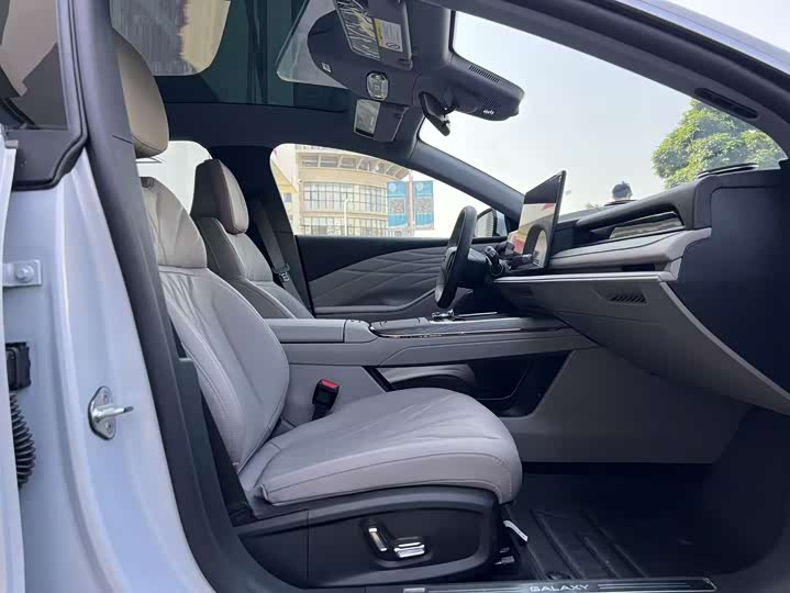 Geely Galaxy Starshine 8 EM-i 2025 2025款 130km EM-i 尊享版