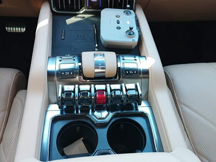 BYD FangChengBao Leopard 8 2025 2025款 智勇旗舰无人机版 6座