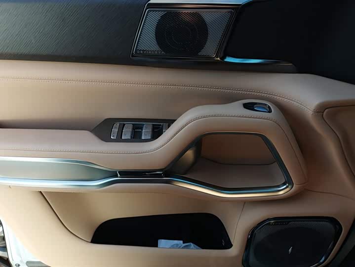 BYD FangChengBao Leopard 8 2025 2025款 智勇旗舰无人机版 6座