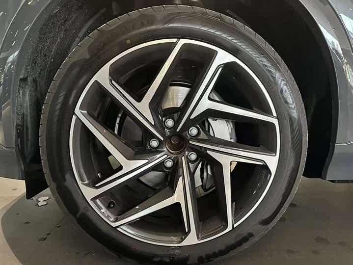 Audi Q6L e-tron 2026 2026款 首发领航版