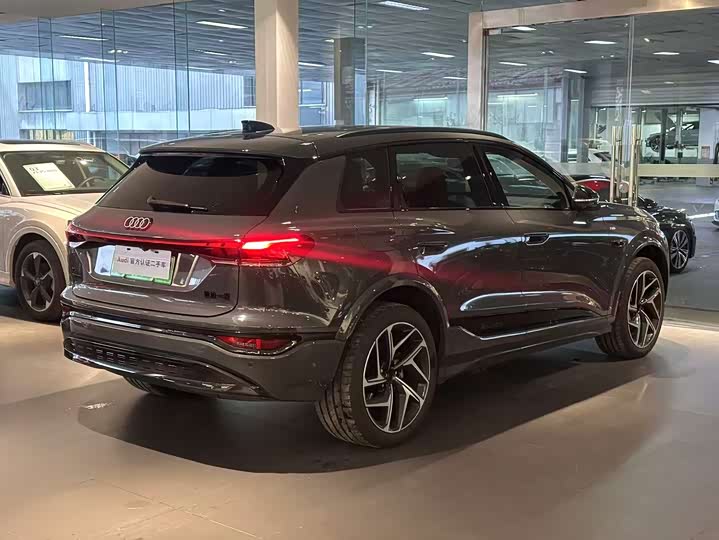 Audi Q6L e-tron 2026 2026款 首发领航版