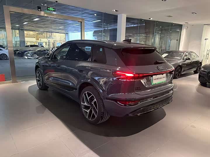 Audi Q6L e-tron 2026 2026款 首发领航版