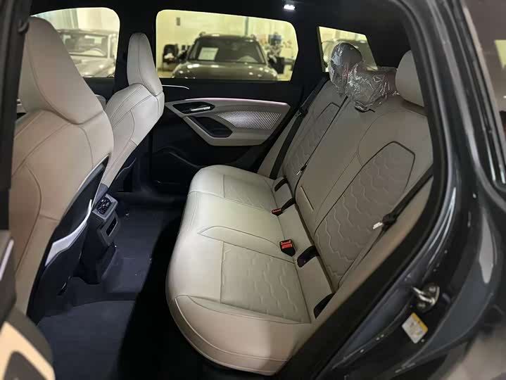 Audi Q6L e-tron 2026 2026款 首发领航版