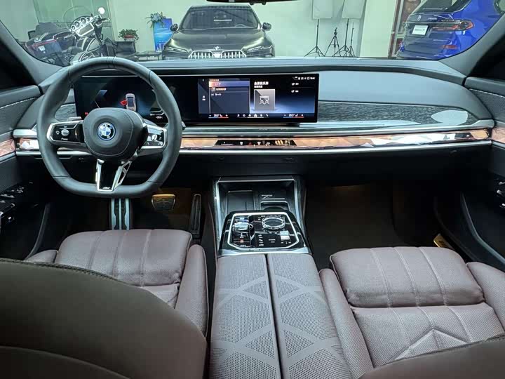 BMW i7 2023 2023款 eDrive50L 尊享M运动套装