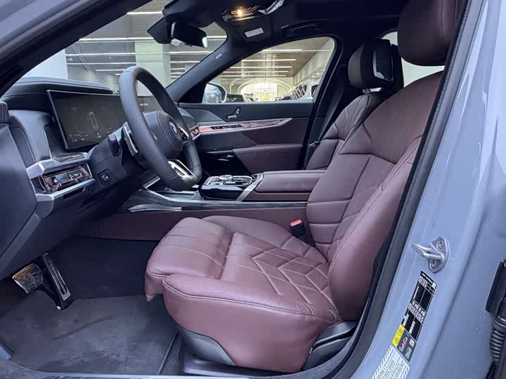 BMW i7 2023 2023款 eDrive50L 尊享M运动套装