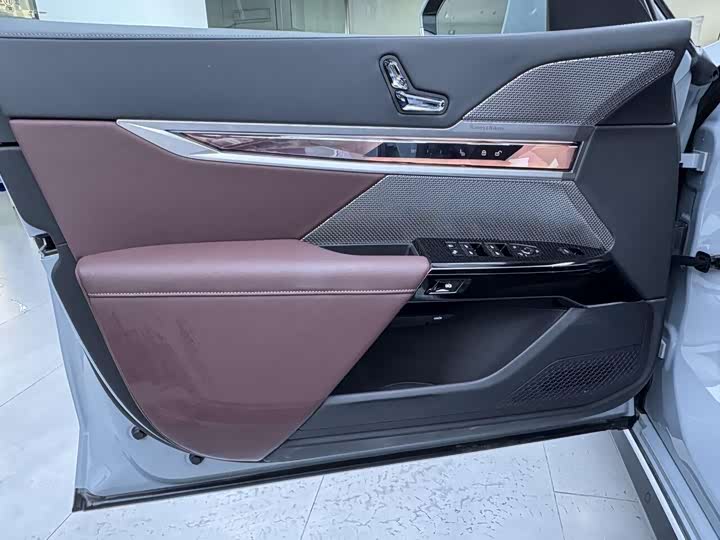 BMW i7 2023 2023款 eDrive50L 尊享M运动套装