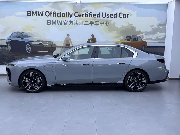 BMW i7 2023 2023款 eDrive50L 尊享M运动套装