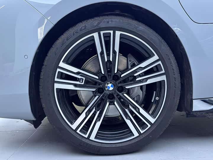 BMW i7 2023 2023款 eDrive50L 尊享M运动套装