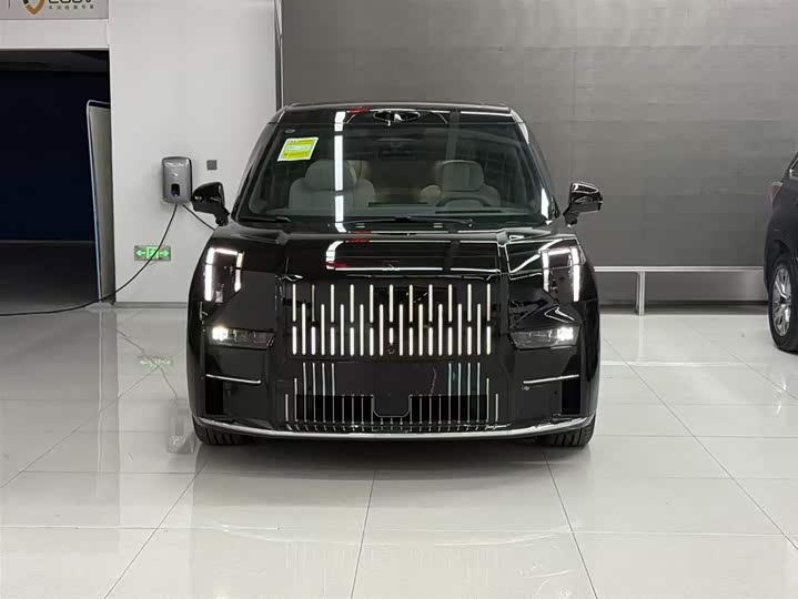 Zeekr 009 2024 2024款 六座行政版四驱 108kWh