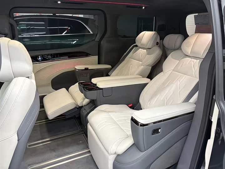 Zeekr 009 2024 2024款 六座行政版四驱 108kWh