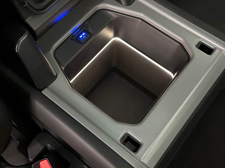 Land Rover Defender 2025 2025款 110 3.0T P400 X-Dynamic HSE