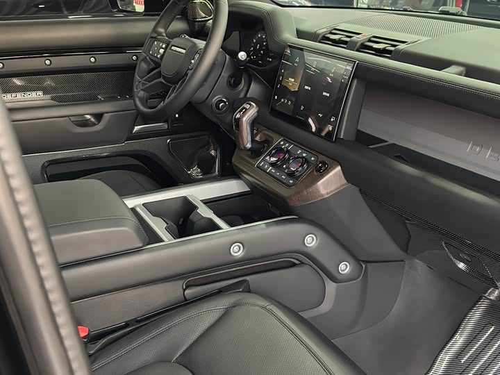 Land Rover Defender 2025 2025款 110 3.0T P400 X-Dynamic HSE