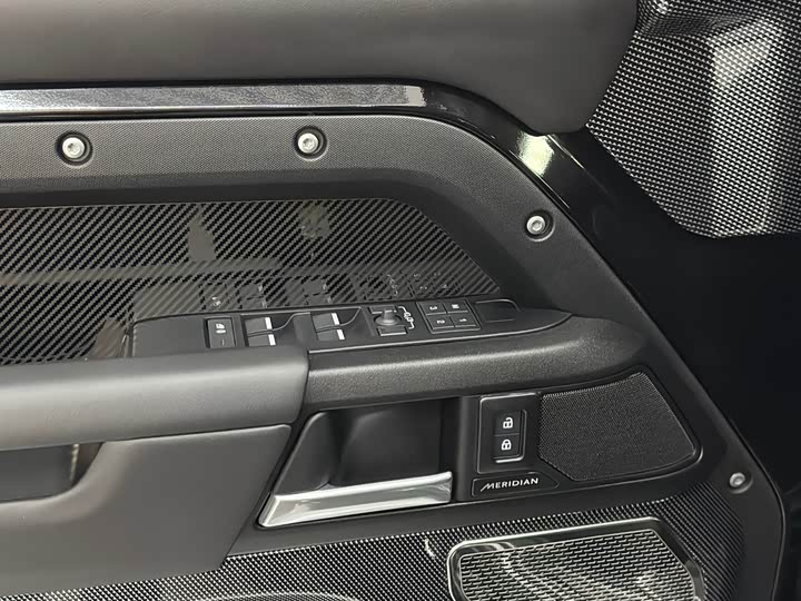 Land Rover Defender 2025 2025款 110 3.0T P400 X-Dynamic HSE